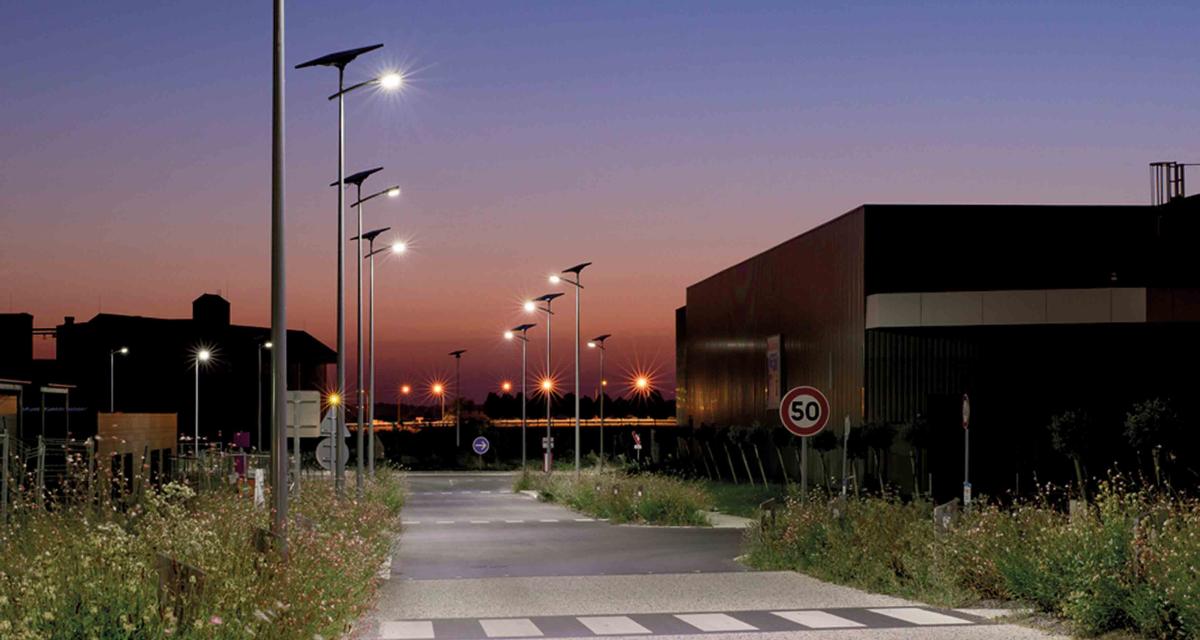 Lampadaire solaire zone industrielle