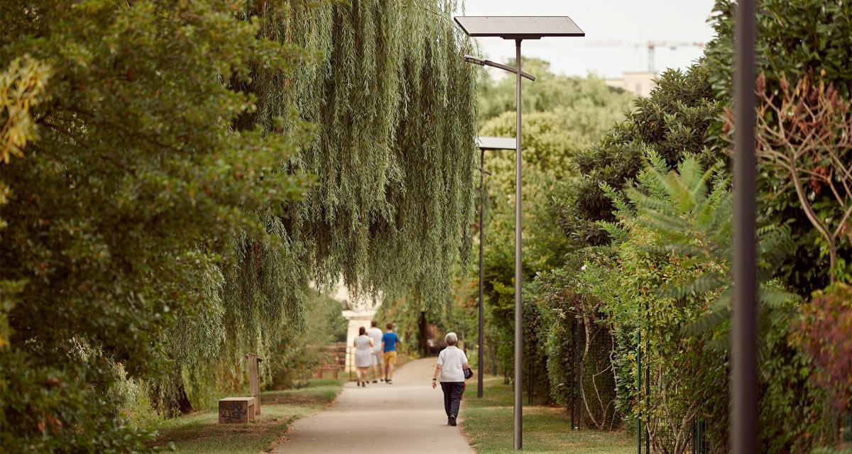 Lampadaire solaire voie verte