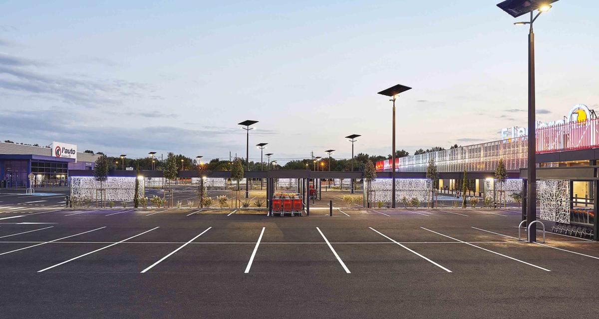 lampadaire solaire parking