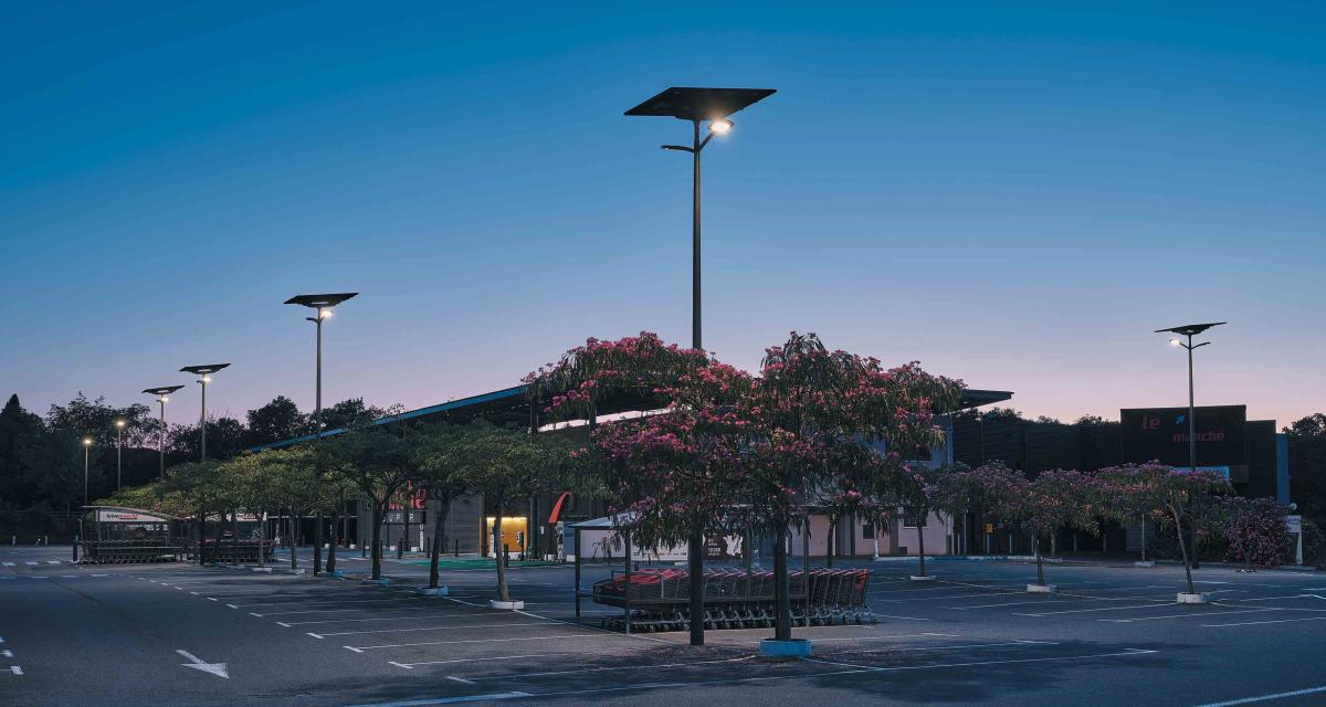 lampadaire solaire parking