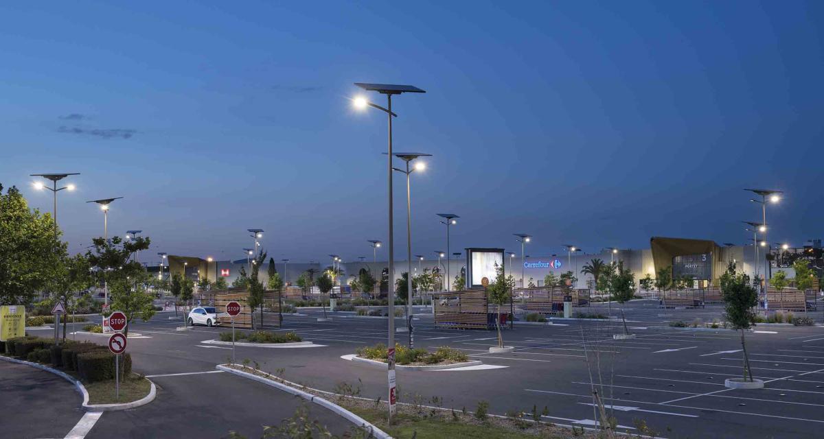 lampadaire solaire parking